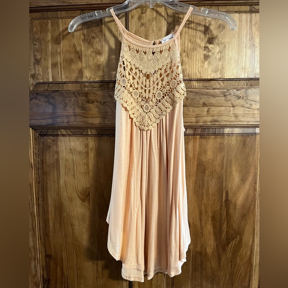 Hem & Thread. Medium tank top. - Picture 1 of 7